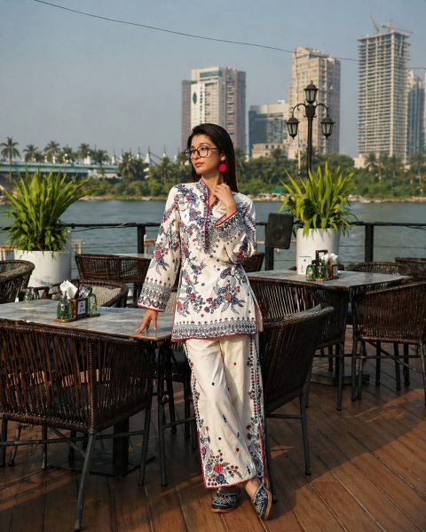 Charismatic White Kurti Palazzo Set with Thread Embroidery and Latkan Neck CO ORD Sets