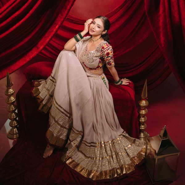 Charming Cream Designer Mal Mal Cotton Lehenga Set with Real Mirror Work For Navratri Wear Navratri Lehnega Choli