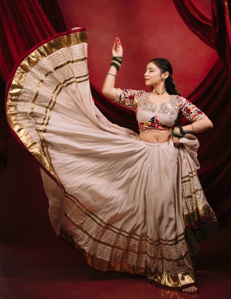 Charming Cream Designer Mal Mal Cotton Lehenga Set with Real Mirror Work For Navratri Wear Navratri Lehnega Choli