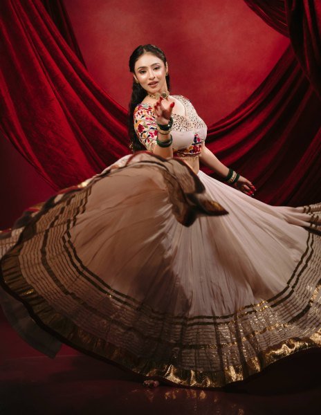 Charming Cream Designer Mal Mal Cotton Lehenga Set with Real Mirror Work For Navratri Wear Navratri Lehnega Choli