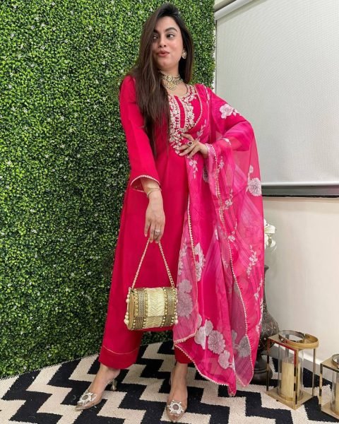 Chic crafted Viscose Chanderi Kurti Set with Printed Tebby Silk Dupatta at Manufacturer Rate  Straight Cut Long Kurtis