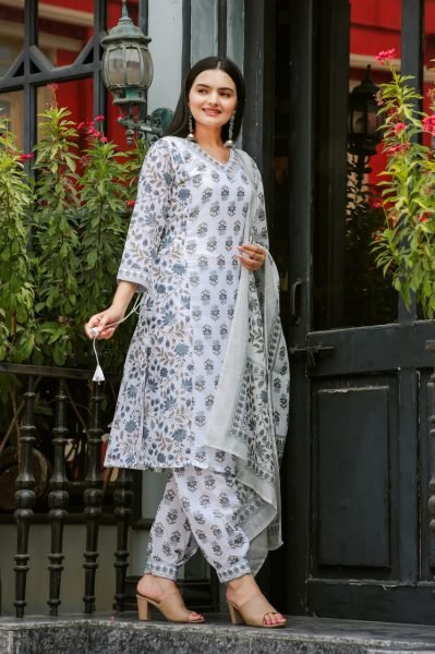 Chic Ethnic Muslin Cotton Ensemble   Comfortable   Stylish Festive Wear 3 Piece Kurti Set