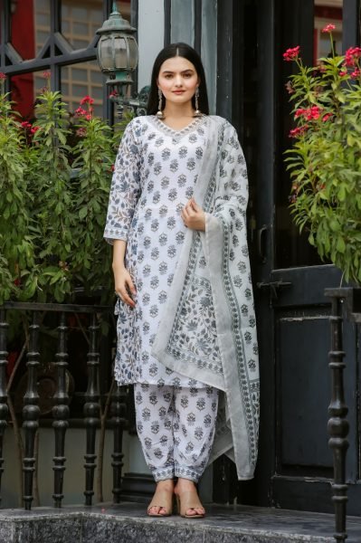 Chic Ethnic Muslin Cotton Ensemble   Comfortable   Stylish Festive Wear 3 Piece Kurti Set
