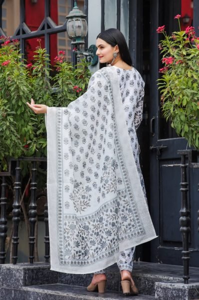 Chic Ethnic Muslin Cotton Ensemble   Comfortable   Stylish Festive Wear 3 Piece Kurti Set