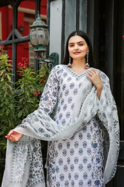 Chic Ethnic Muslin Cotton Ensemble   Comfortable   Stylish Festive Wear 3 Piece Kurti Set