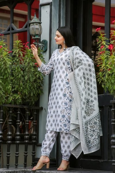 Chic Ethnic Muslin Cotton Ensemble   Comfortable   Stylish Festive Wear 3 Piece Kurti Set