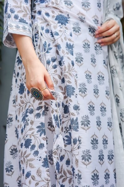 Chic Ethnic Muslin Cotton Ensemble   Comfortable   Stylish Festive Wear 3 Piece Kurti Set