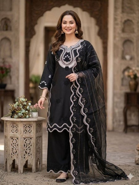 Classy Black Designer Pakistani Suit Set for Wedding and Party Wear 