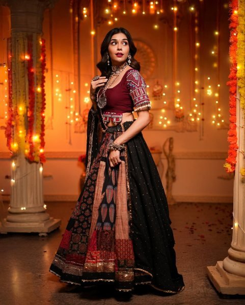 Classy Black Heavy Muslin Cotton Lehenga Choli with Real Mirror Work at Navrati Navratri Lehnega Choli