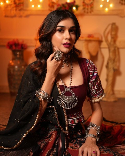 Classy Black Heavy Muslin Cotton Lehenga Choli with Real Mirror Work at Navrati Navratri Lehnega Choli