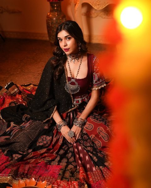 Classy Black Heavy Muslin Cotton Lehenga Choli with Real Mirror Work at Navrati Navratri Lehnega Choli
