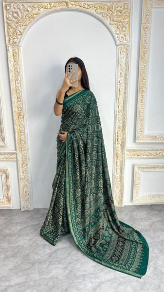 Comfortable Green Mal Cotton Saree with Ethnic Design and Border Printed Cotton Sarees Wholesale