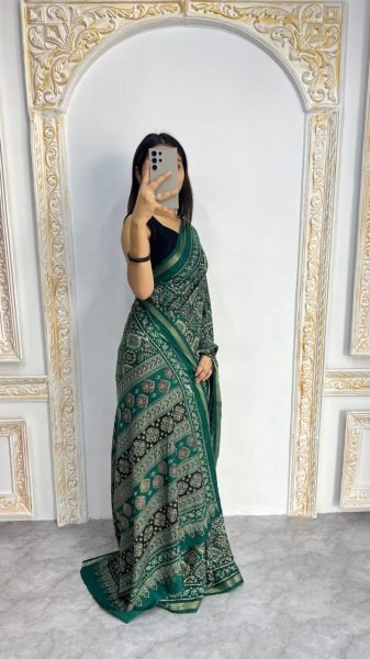 Comfortable Green Mal Cotton Saree with Ethnic Design and Border Printed Cotton Sarees Wholesale