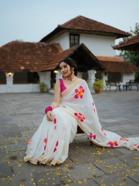 Compact White Linen Cotton Floral Digital Print Saree with Matching Blouse Piece  Wholesale Sarees Suppliers in Switzerland