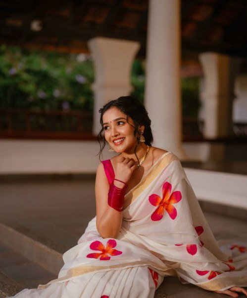 Compact White Linen Cotton Floral Digital Print Saree with Matching Blouse Piece  Printed Cotton Sarees Wholesale