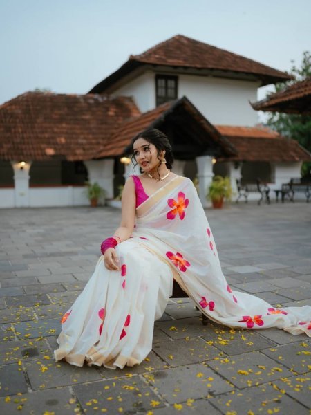 Compact White Linen Cotton Floral Digital Print Saree with Matching Blouse Piece  Printed Cotton Sarees Wholesale