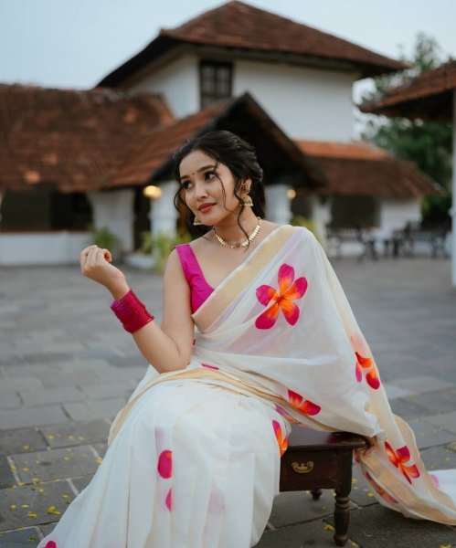 Compact White Linen Cotton Floral Digital Print Saree with Matching Blouse Piece  Printed Cotton Sarees Wholesale