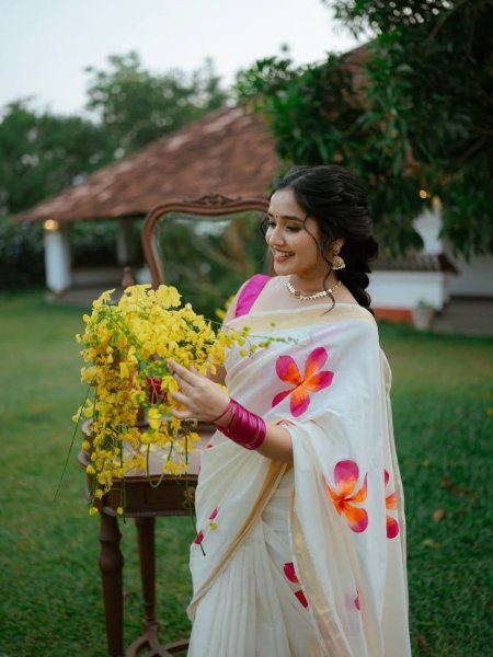 Compact White Linen Cotton Floral Digital Print Saree with Matching Blouse Piece  Printed Cotton Sarees Wholesale
