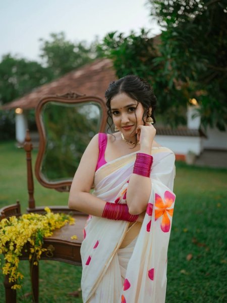 Compact White Linen Cotton Floral Digital Print Saree with Matching Blouse Piece  Printed Cotton Sarees Wholesale