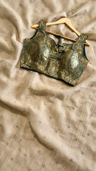 Cream Premium Viscose Crush Tissue Silk Saree with Green Gold Zari Banarasi Blouse Silk Sarees Wholesale