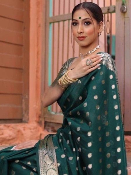 Customizable Dark Green Traditional Lichi Silk Saree with Premium Look for Ethnic Collection Silk Sarees Wholesale