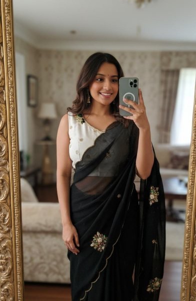 Dapper Black White Elegant Party Wear Saree for Wedding and Reception Wear Georgette Sarees Wholesale