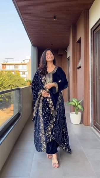 Dazzling Blue Velvet Suit Set With Free-Size Pant & 3-Piece Velvet Dupatta for Special Occasions  Straight Cut Long Kurtis