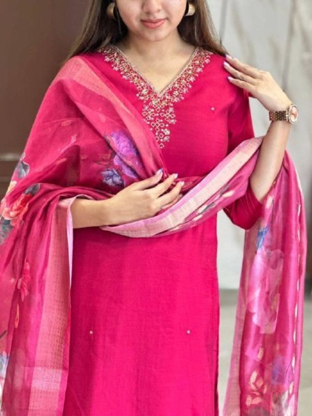 Dazzling Gajri Pink 3-Piece Kurta Set with Embroidered Work 3 Piece Kurti Set
