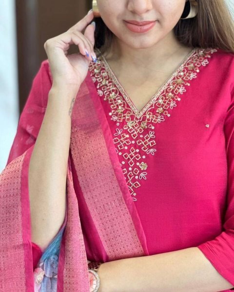 Dazzling Gajri Pink 3-Piece Kurta Set with Embroidered Work 3 Piece Kurti Set
