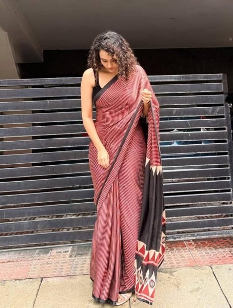 Dazzling Maroon Designer Semi Gajji Soft Silk Saree with Traditional Look for Women Silk Sarees Wholesale