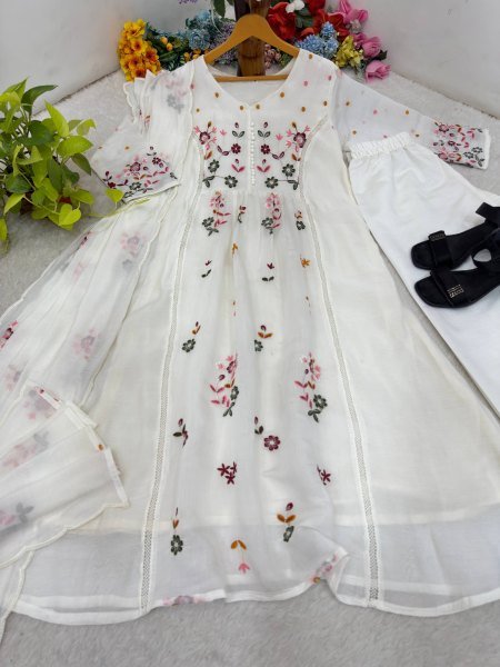 Dazzling White Mul Chanderi Pant Dupatta Set with GPO Lace and Potli at Manufacturer  Ready To Wear Collection