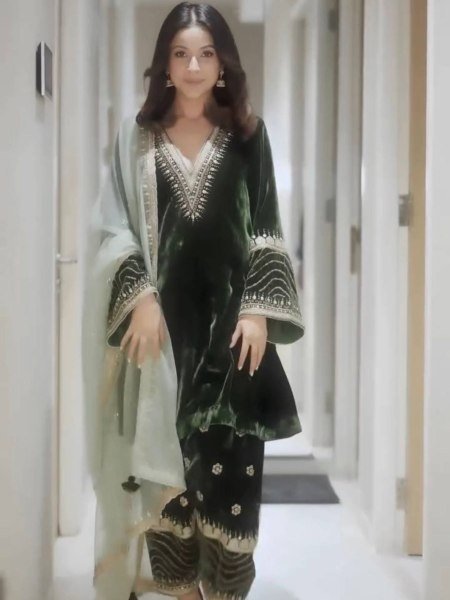 Delightful Green Pure Viscose Velvet Silk Embroidered Kurti   Pant Suit with 2 20m Net Dupatta for Parties 