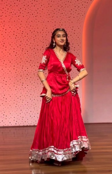 Delightful Red Crepe Silk Lehenga with 6 Meter Flair and Fully Stitched Blouse at Wholesale Rate Navratri Lehnega Choli