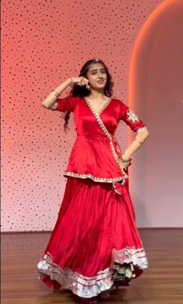 Delightful Red Crepe Silk Lehenga with 6 Meter Flair and Fully Stitched Blouse at Wholesale Rate Navratri Lehnega Choli