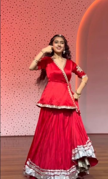 Delightful Red Crepe Silk Lehenga with 6 Meter Flair and Fully Stitched Blouse at Wholesale Rate Navratri Lehnega Choli
