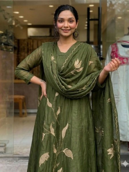Designer Rayon Kurti with Embroidery and Solid Pant for Daily And Office Wear Kurtis