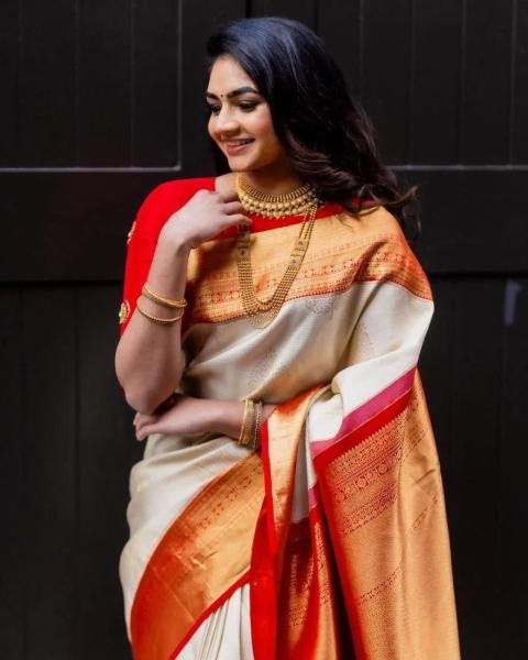 Durga Puja Cream Lichi Silk Saree with Jacquard Design And Contrast Blouse Silk Sarees Wholesale