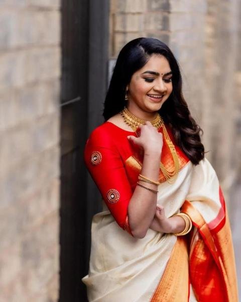 Durga Puja Cream Lichi Silk Saree with Jacquard Design And Contrast Blouse Silk Sarees Wholesale