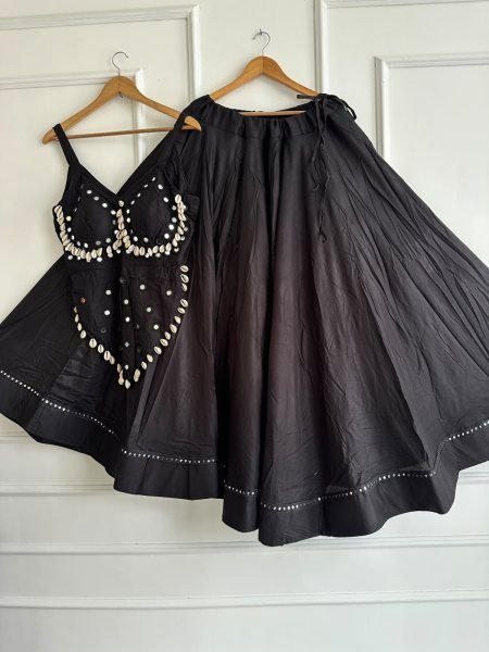 Dynamic Black Rayon Cotton Chaniya Choli with Real Mirror and Shell Work Navratri Lehnega Choli