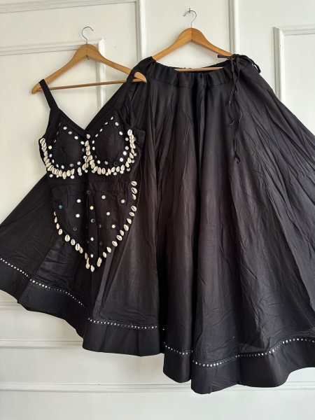 Dynamic Black Rayon Cotton Chaniya Choli with Real Mirror and Shell Work Navratri Lehnega Choli