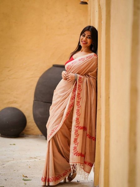 Dynamic Cream Royal Linen Cotton Saree with Soft and Comfortable Fabric Feel Sarees 