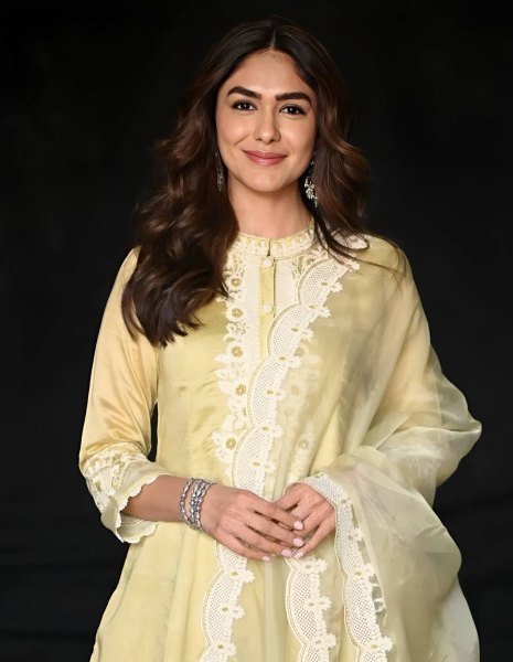 Dynamic Mint Yellow Roman Embroidered Top Salwar Dupatta Set with Soft Organza Dupatta Ready To Wear Collection