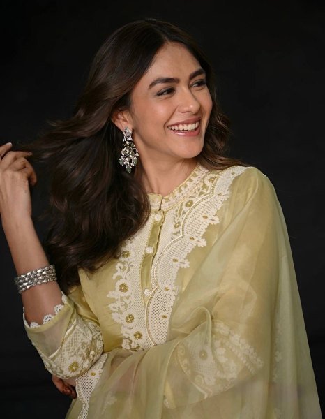 Dynamic Mint Yellow Roman Embroidered Top Salwar Dupatta Set with Soft Organza Dupatta Ready To Wear Collection