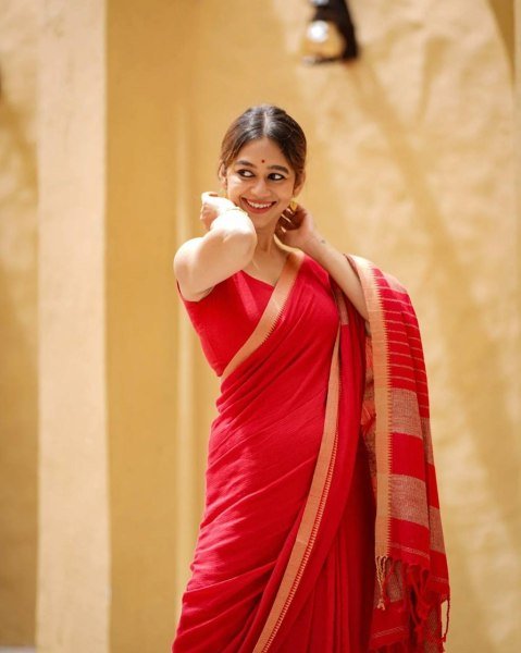 Dynamic Red Linen Cotton Printed Saree with Digital Print Blouse Piece at Manufacturer  Printed Cotton Sarees Wholesale