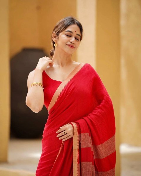 Dynamic Red Linen Cotton Printed Saree with Digital Print Blouse Piece at Manufacturer  Printed Cotton Sarees Wholesale
