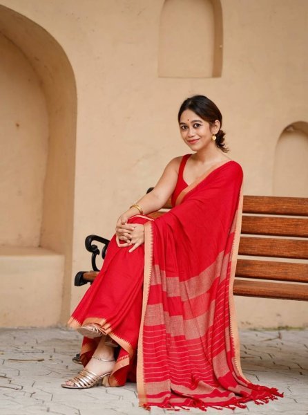 Dynamic Red Linen Cotton Printed Saree with Digital Print Blouse Piece at Manufacturer  Printed Cotton Sarees Wholesale