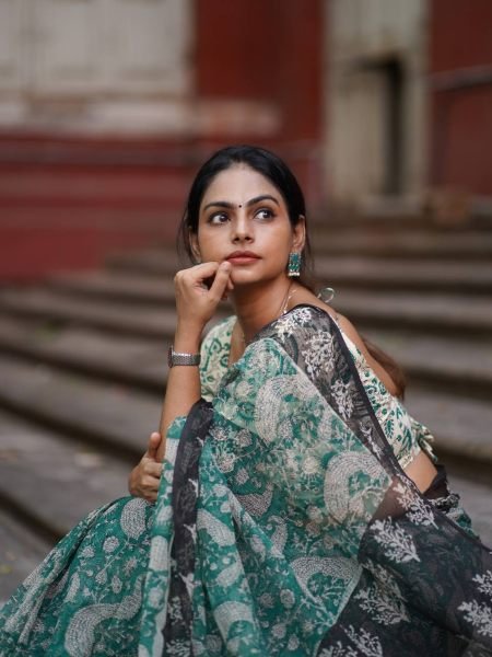 Dynamic Teal Green Cotton Kota Check Digital Printed Saree with Unstitched Blouse 