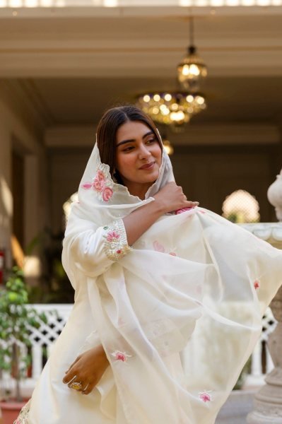 Dynamic White Japan Satin Kurti Patiala Set with Dupatta for Women Embroidery Kurtis 