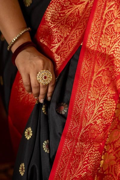 Efficient Black Women's Lichi Silk Saree with Rich Jacquard Pallu For Festival Silk Sarees Wholesale