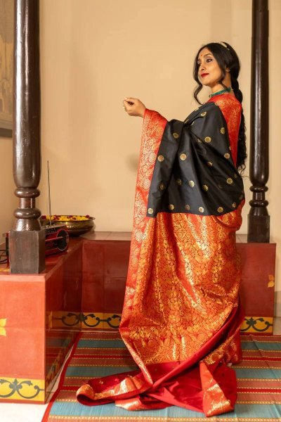 Efficient Black Women's Lichi Silk Saree with Rich Jacquard Pallu For Festival Silk Sarees Wholesale